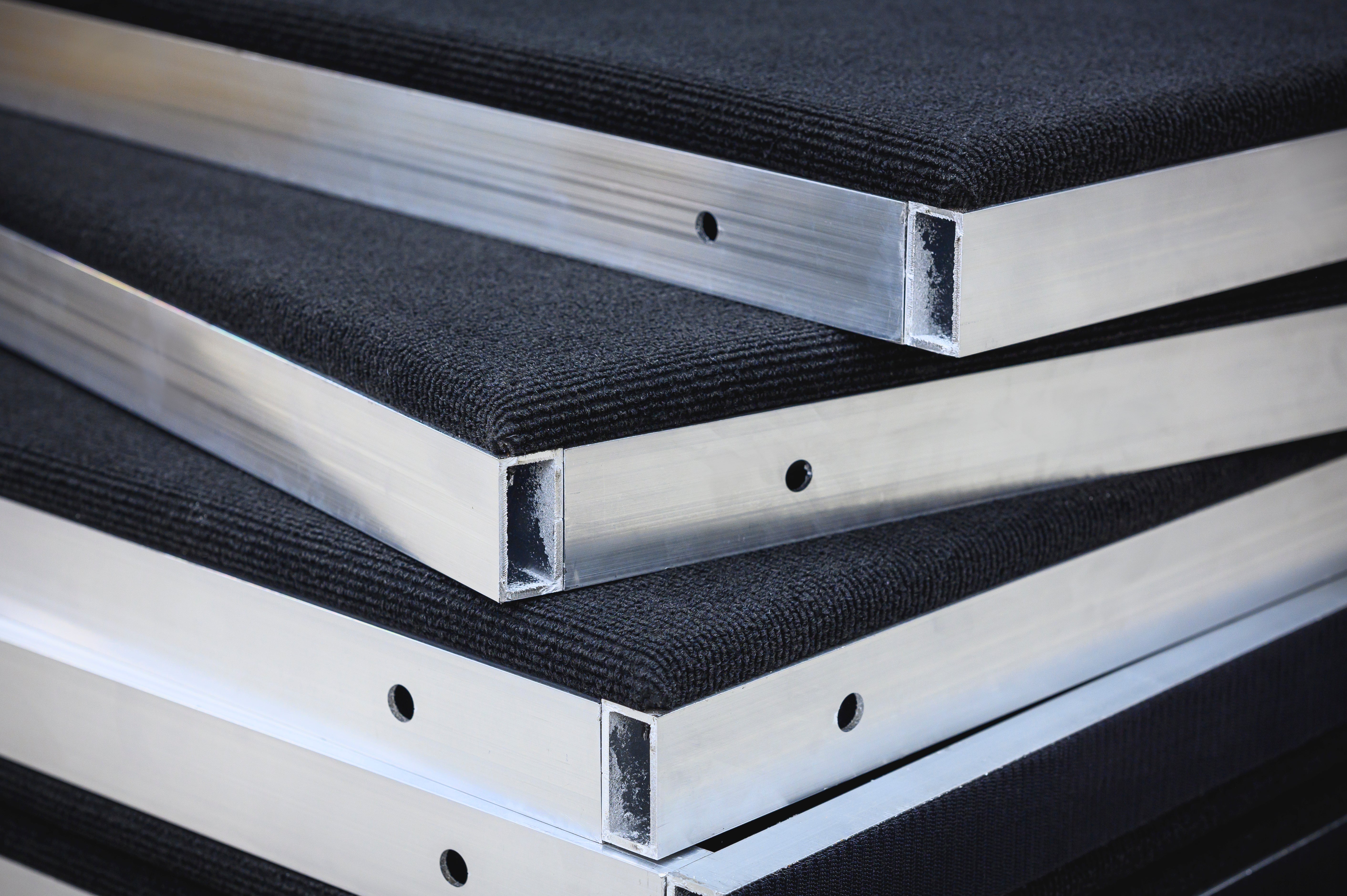 GolfIn SIMBOOTH 1 Golf Simulator Enclosure