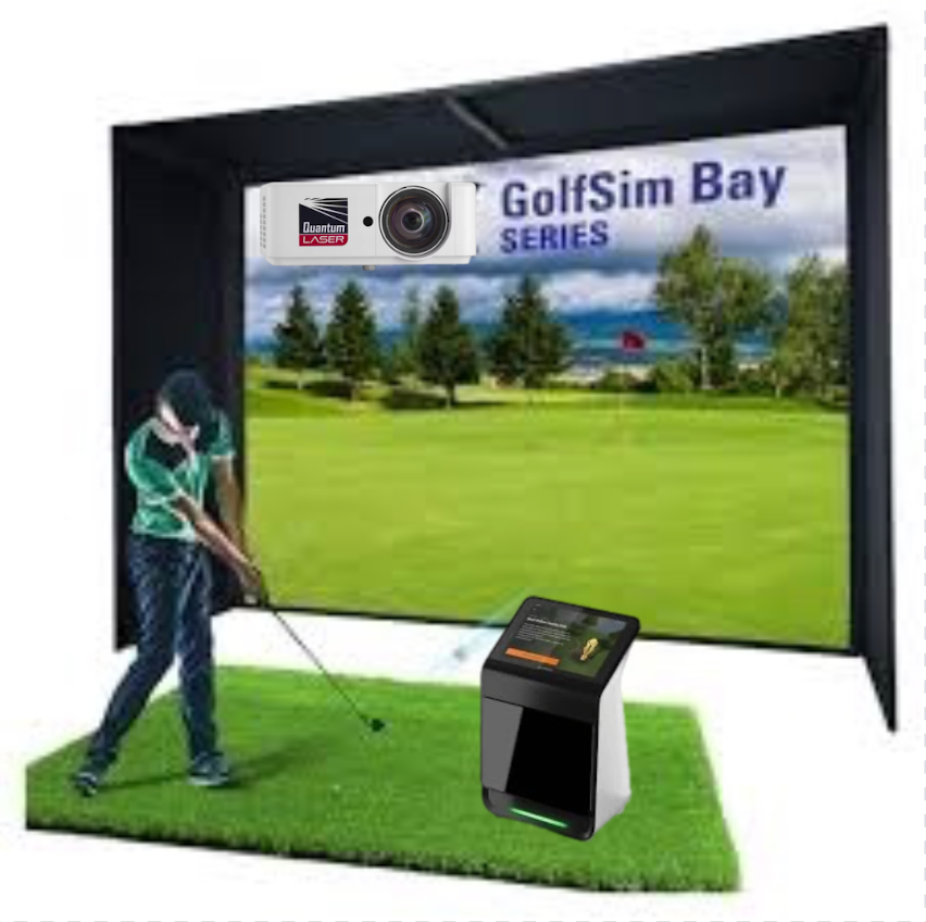 Golf simulator setup with screen displaying a golf course and a person模拟打高尔夫。