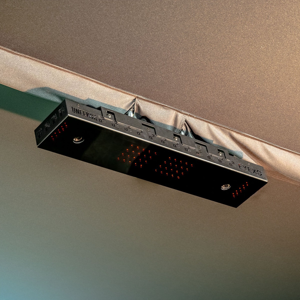 Uneekor EYE XO Golf Launch Monitor & Simulator – Ceiling-Mounted, Premium Accuracy